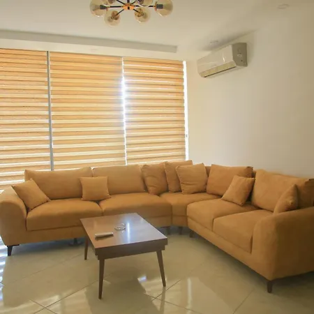 Apartament Holiday's House